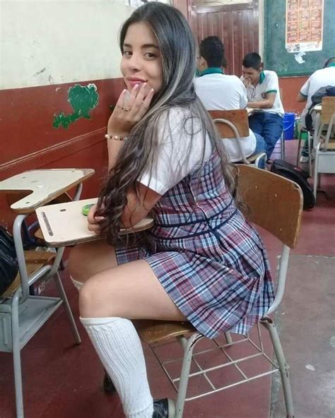 Colegiala latina montando la enorme polla del chofer